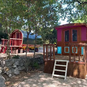 Les Roulottes De Bayama - Insolite Avec Jacuzzi Lodge
